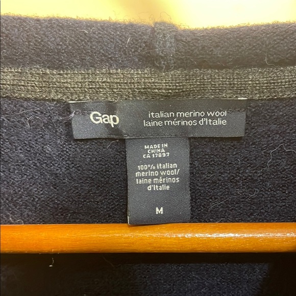 GAP Navy Blue Women's Sweater - Picture 2 of 3